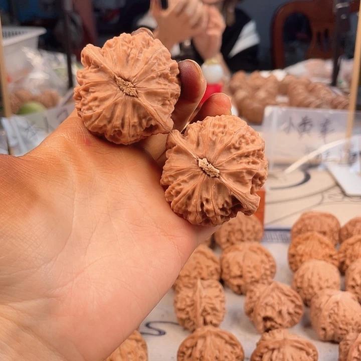 丘***比吊坠文玩核桃宫灯