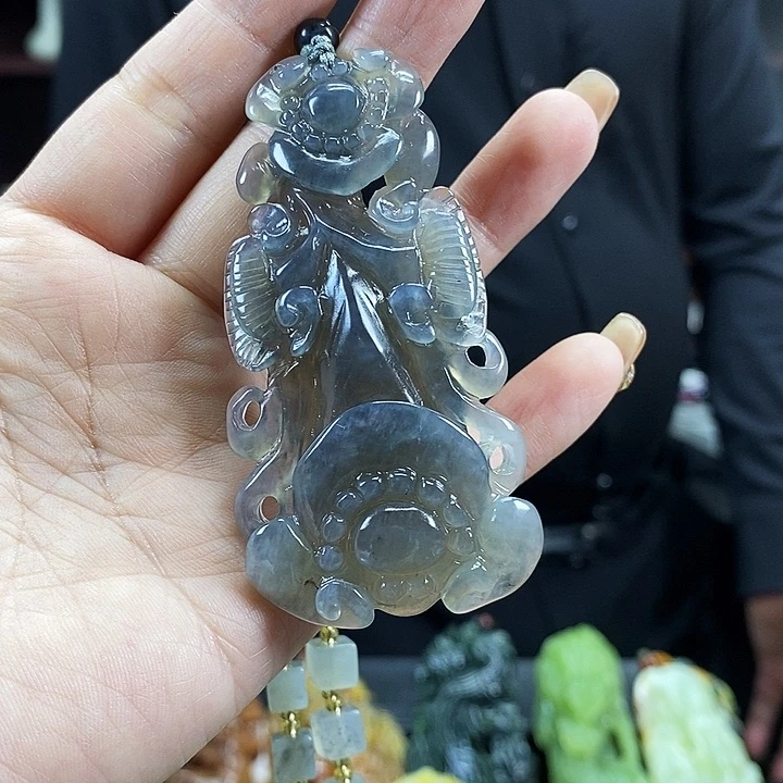 蛇纹石玉吊坠未镶嵌