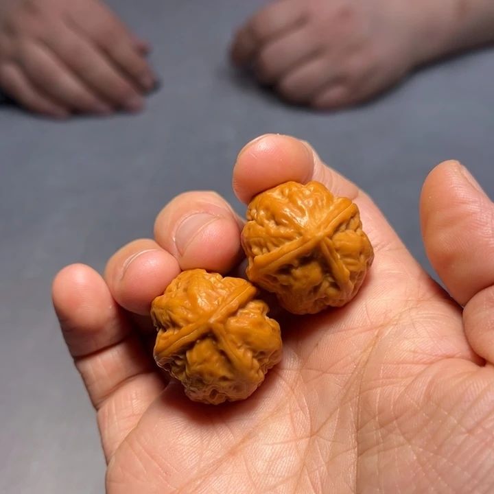 文玩核桃把件三角8512