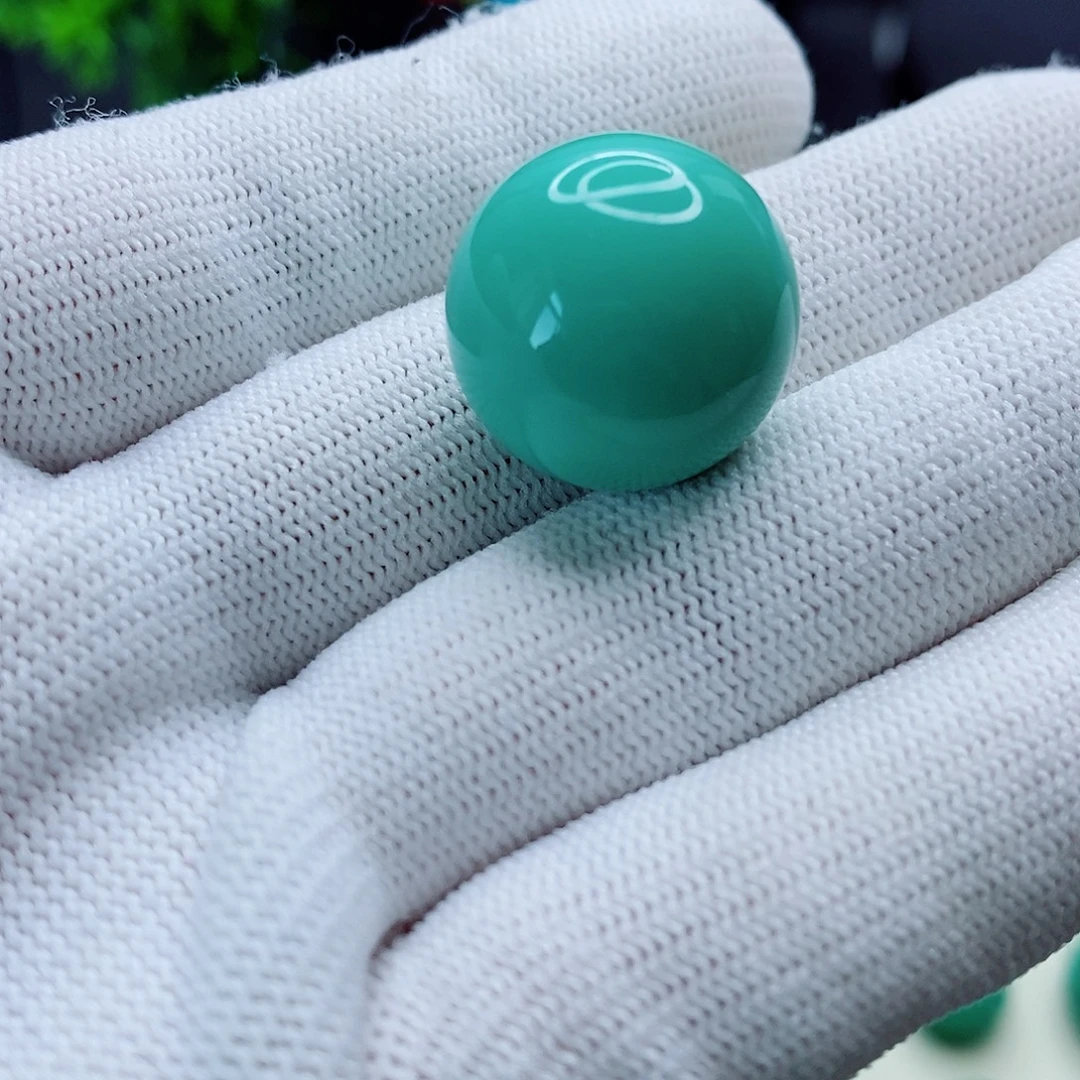 一颗卡18mm的圆珠绿色高瓷