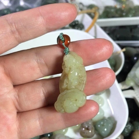 和田玉（糖玉）未镶嵌颈饰