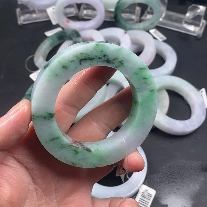 飞***扬定制翡翠天然翡翠手镯，未镶嵌未镶嵌