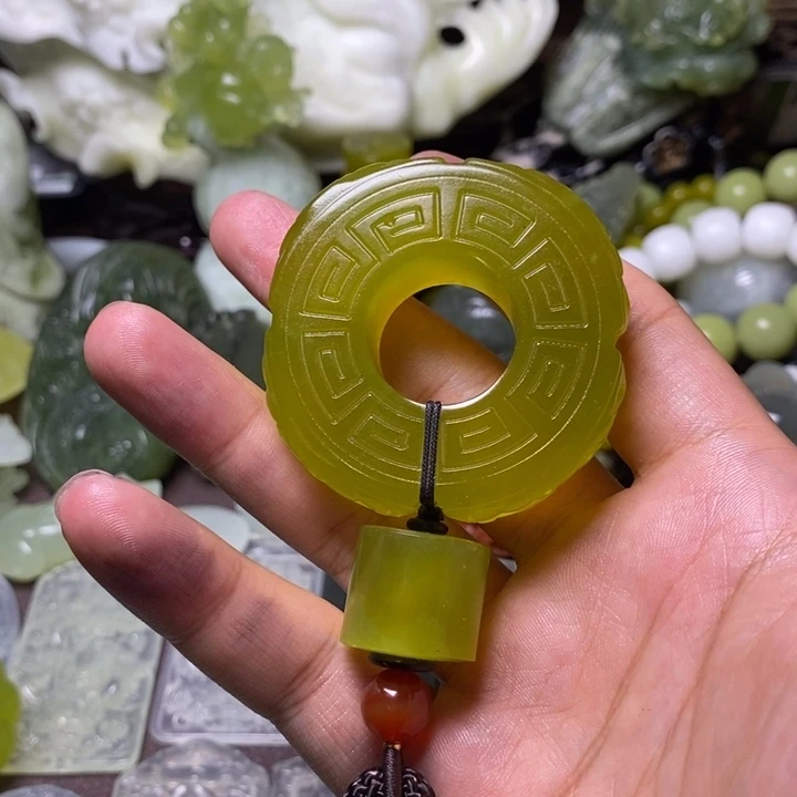 布***特未镶嵌岫玉岫玉手把件