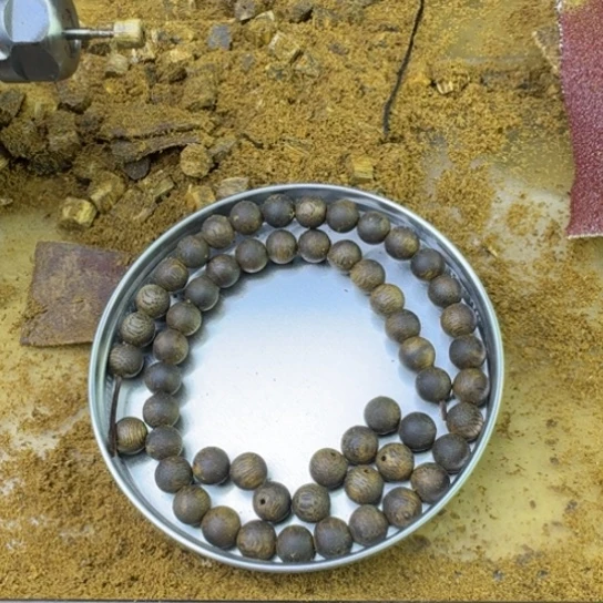 唐***雪沉香碎屑沉香绿棋：凹身7mm沉水浮克重26+