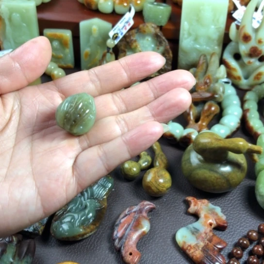 未镶嵌岫岩老玉（透闪石质玉）手机链