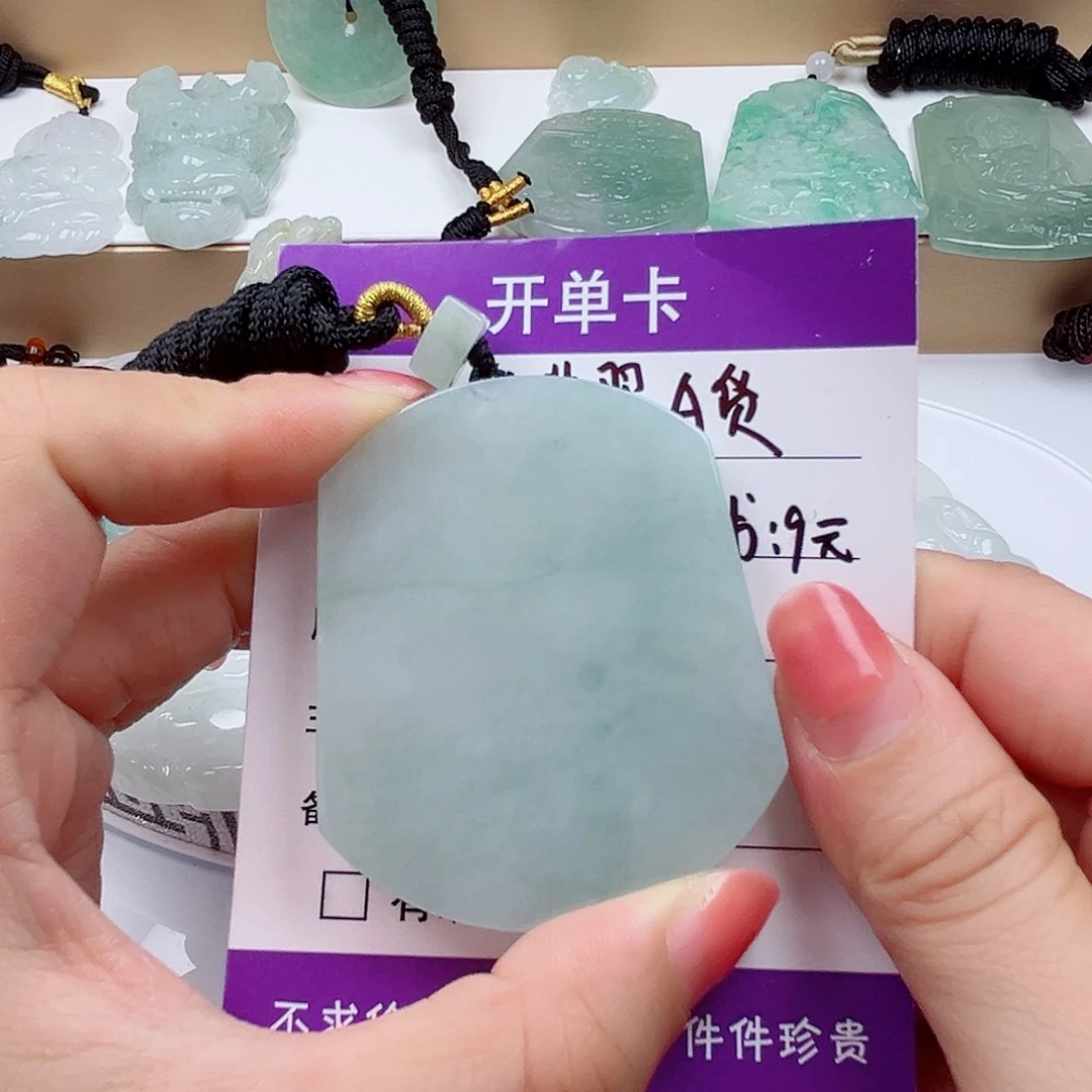 翡翠未镶嵌颈饰
