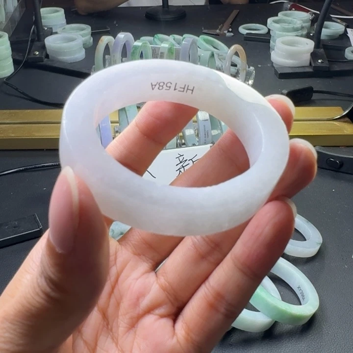 定制翡翠未镶嵌手镯