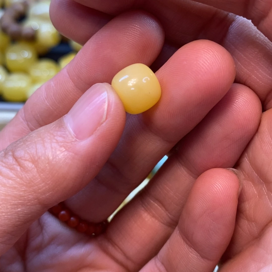 琥珀未镶嵌裸石原矿蜜蜡配珠