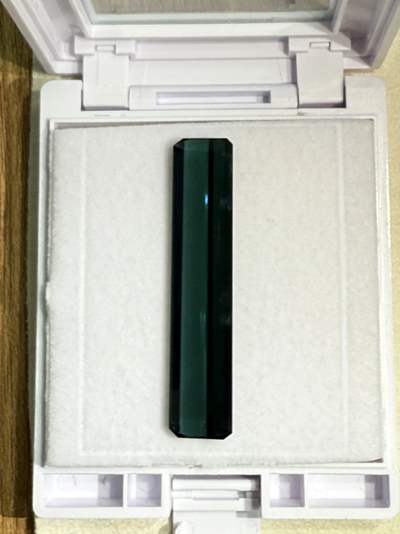 天然全净无瑕蓝绿碧玺