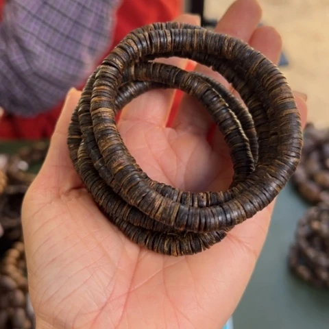沉香手串乌身沉水卡0.7多样性发1条