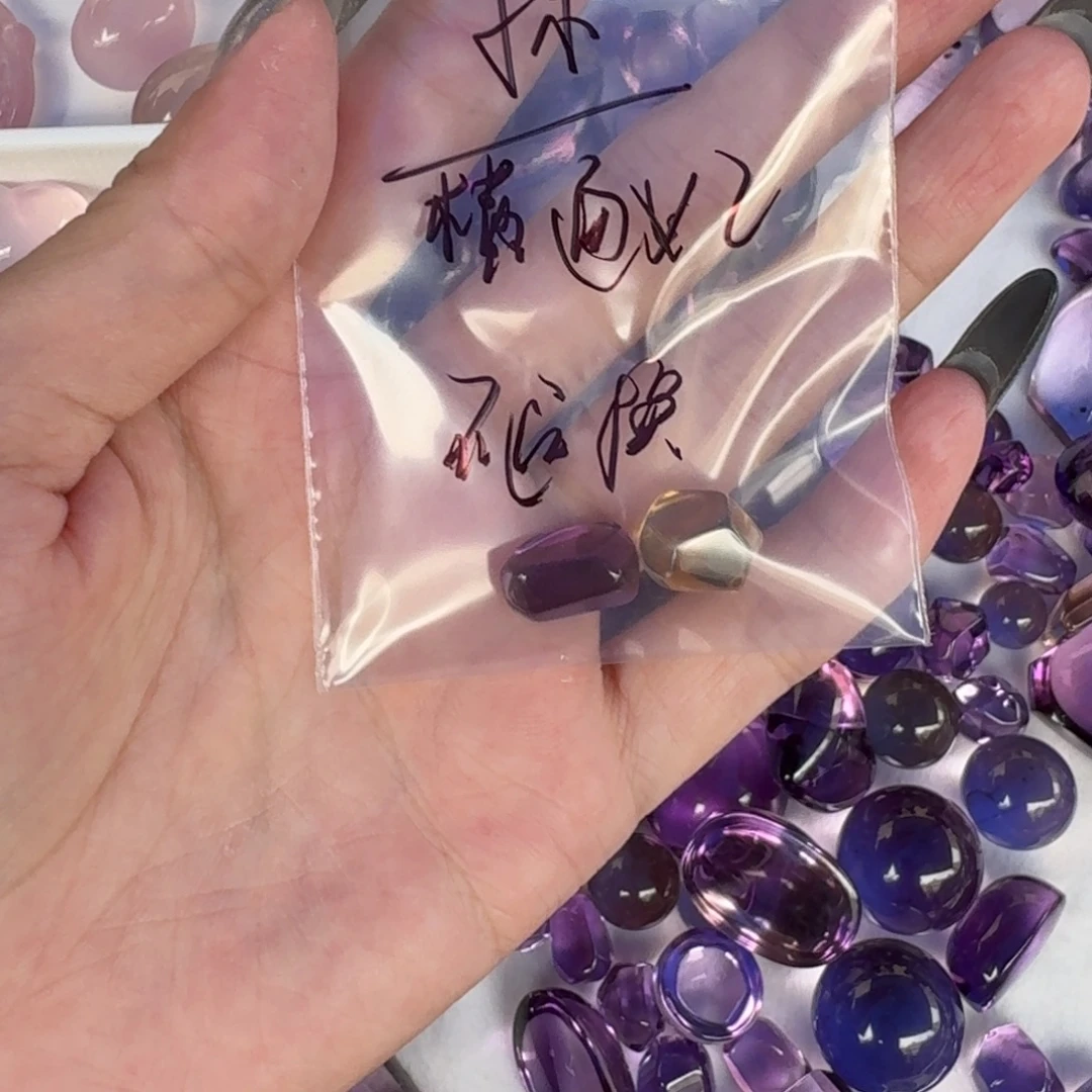 抹***道颈饰未镶嵌水晶雕刻