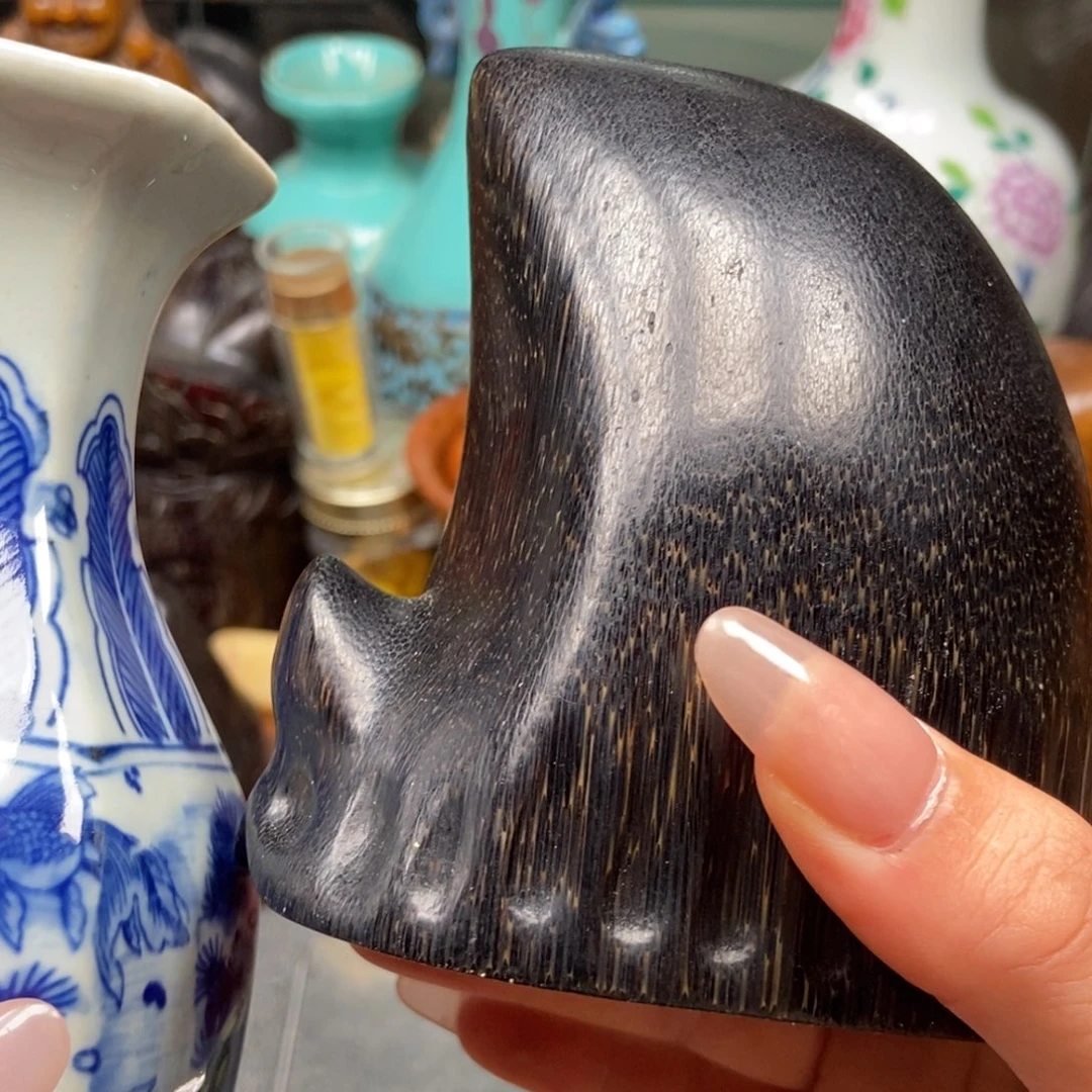 主播节目主持人和主持人的表演也