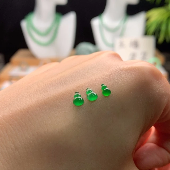 翡翠未镶嵌颈饰天然缅甸A货翡翠