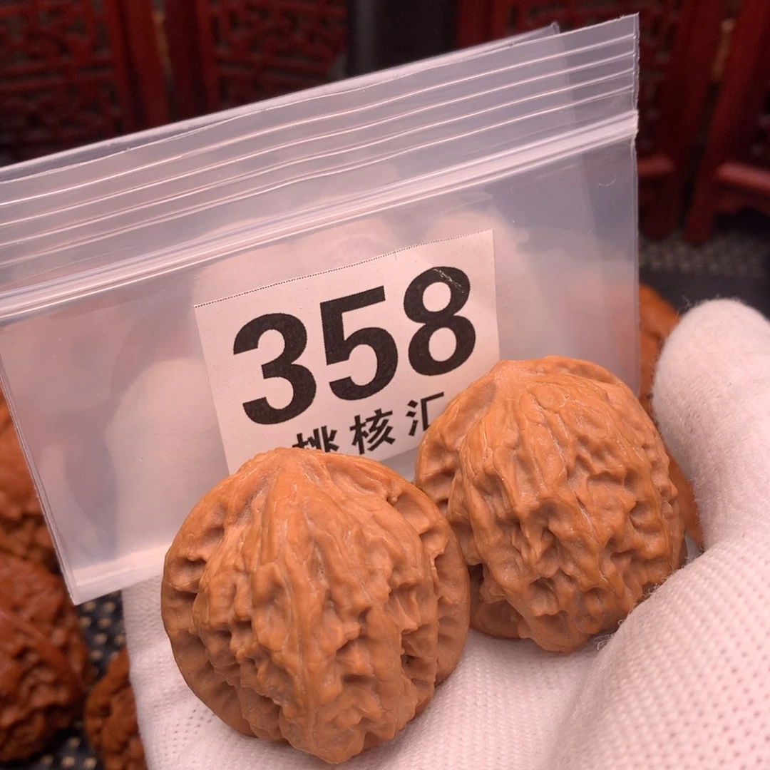 文玩核桃吊坠野狼35