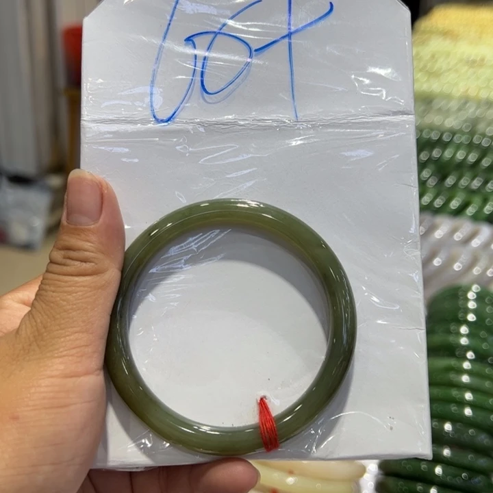 弯***强未镶嵌手镯和田玉