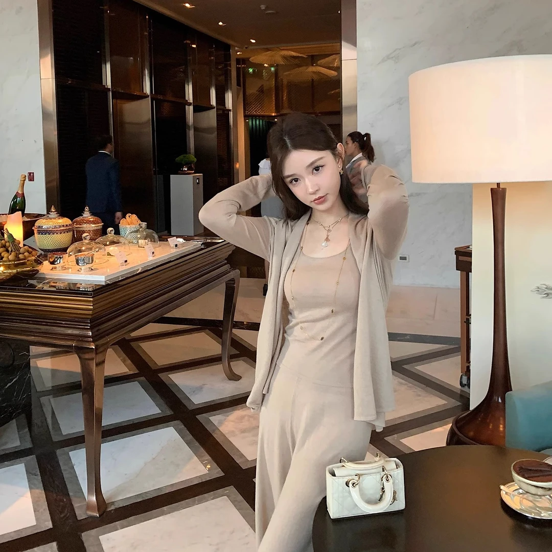 "春日气质fit"15蚕丝85羊毛！把显贵写进DNA的真丝羊毛针织套装