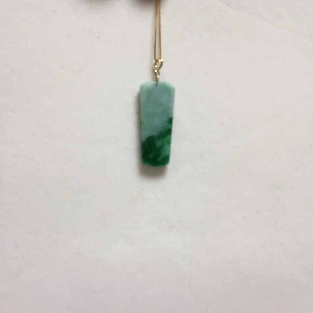 翡翠颈饰18K金镶嵌简单