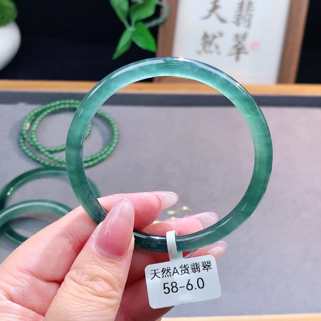 翡翠手镯（圆镯）未镶嵌