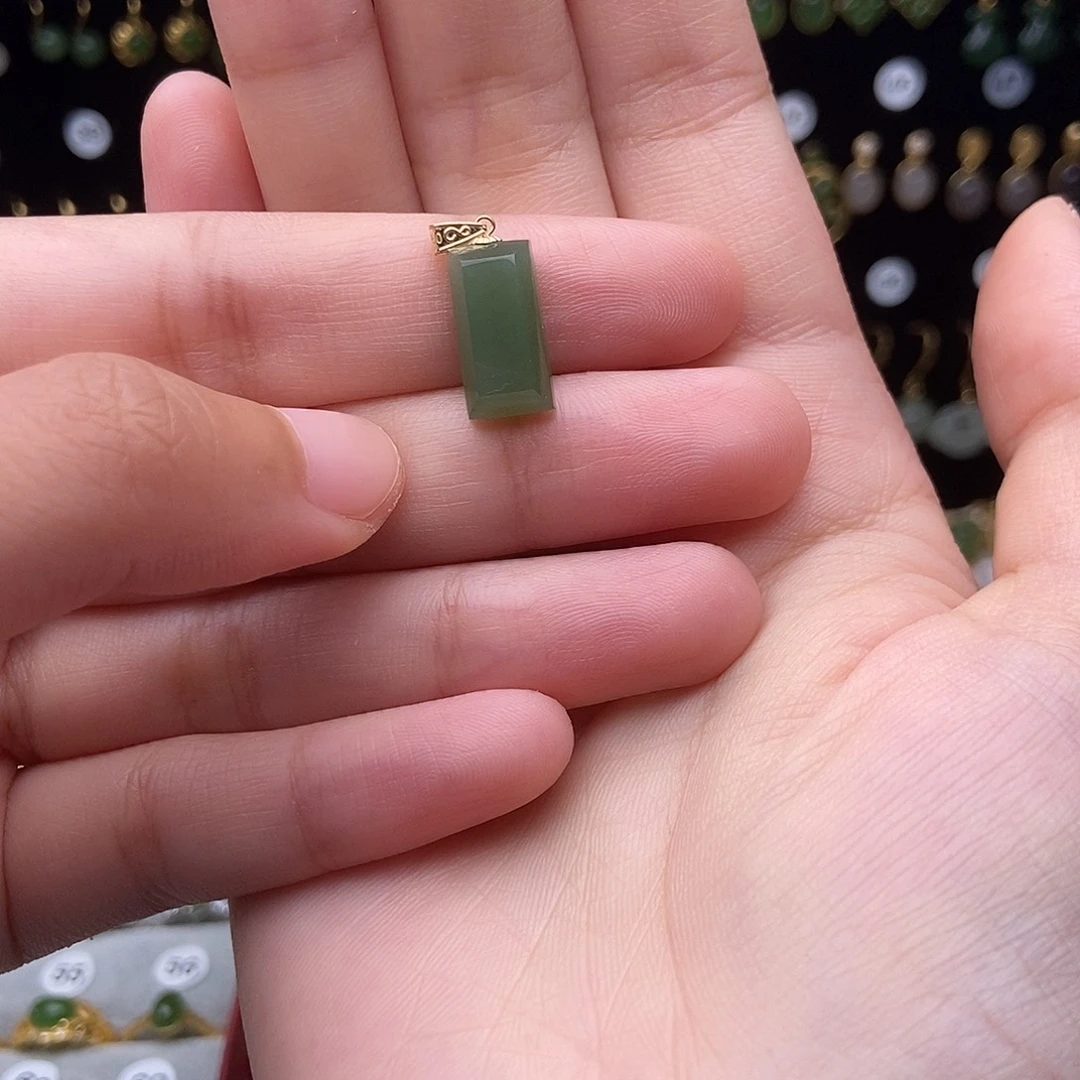 和田玉18K金镶嵌颈饰