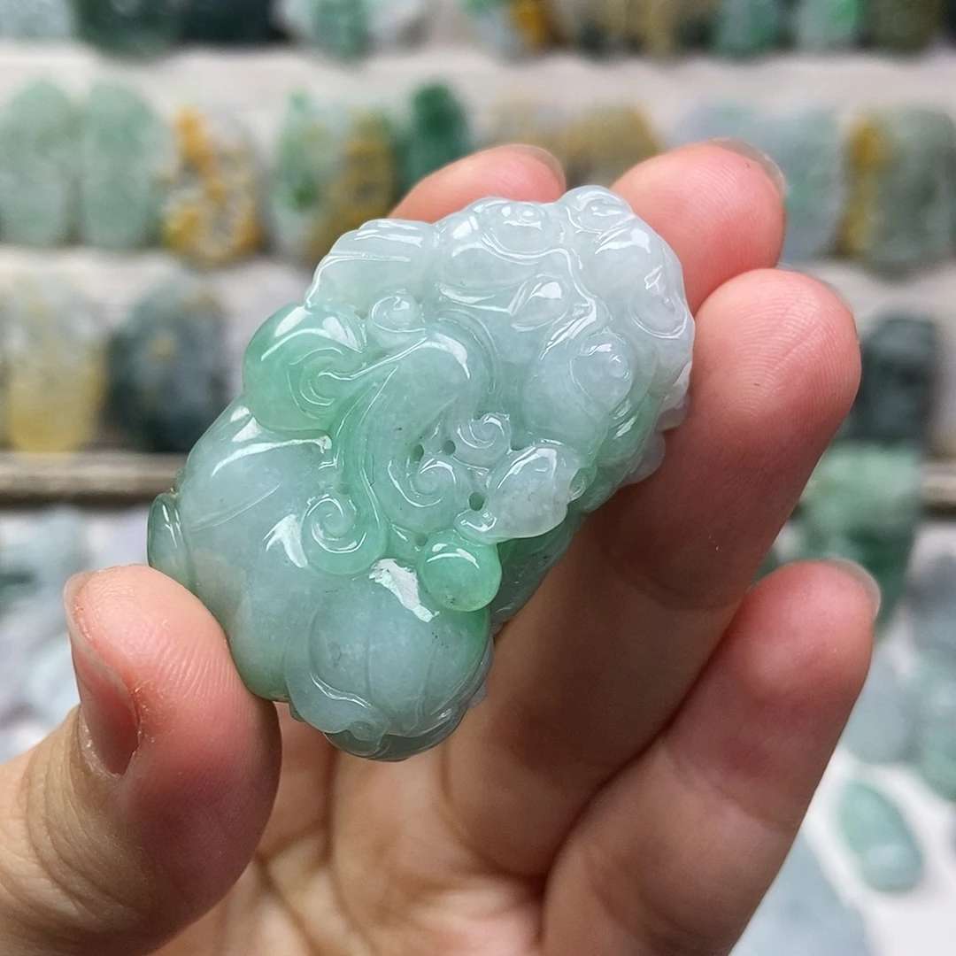 翡翠未镶嵌吊坠(赠链)口含珠