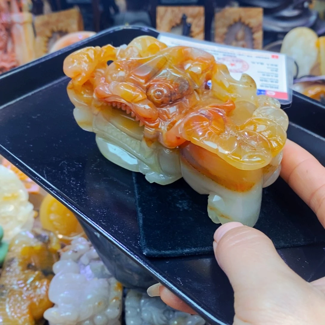 未镶嵌石英质玉（黄龙玉）颈饰