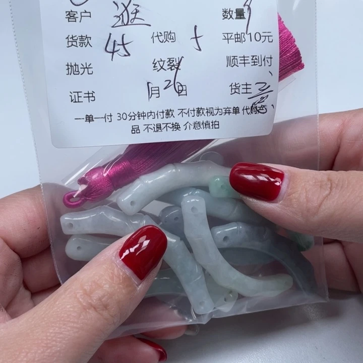 翡翠颈饰未镶嵌逛*看天然翡翠