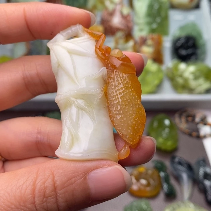 无***尘蛇纹石玉未镶嵌颈饰