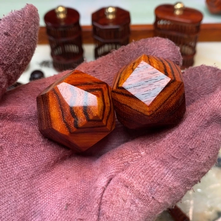 果***人檀香紫檀（小叶紫檀）