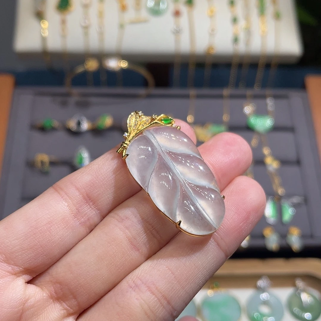 翡翠颈饰18K金镶嵌冰透叶子