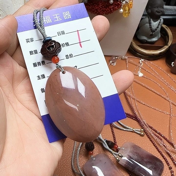 石英质玉颈饰未镶嵌摘*