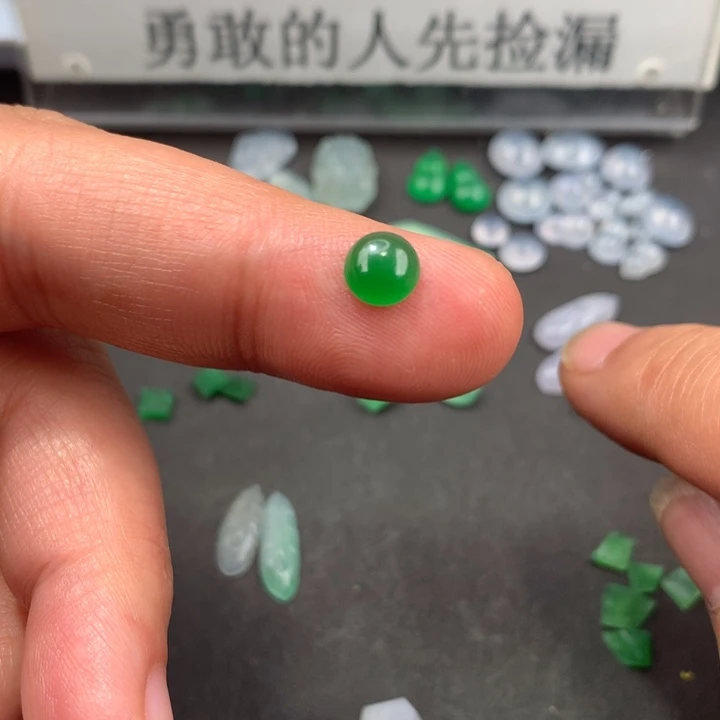 定制翡翠未镶嵌材料定制