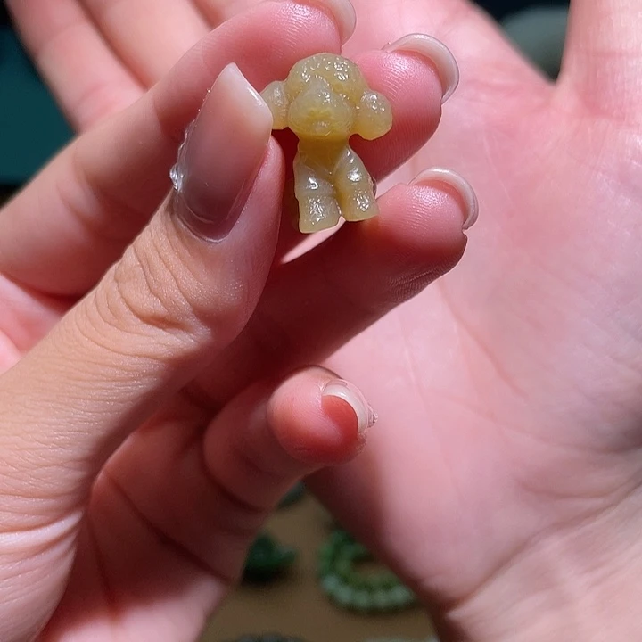 桃****颈饰未镶嵌和田玉