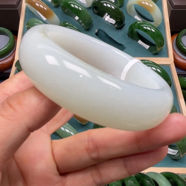 未镶嵌手镯和田玉