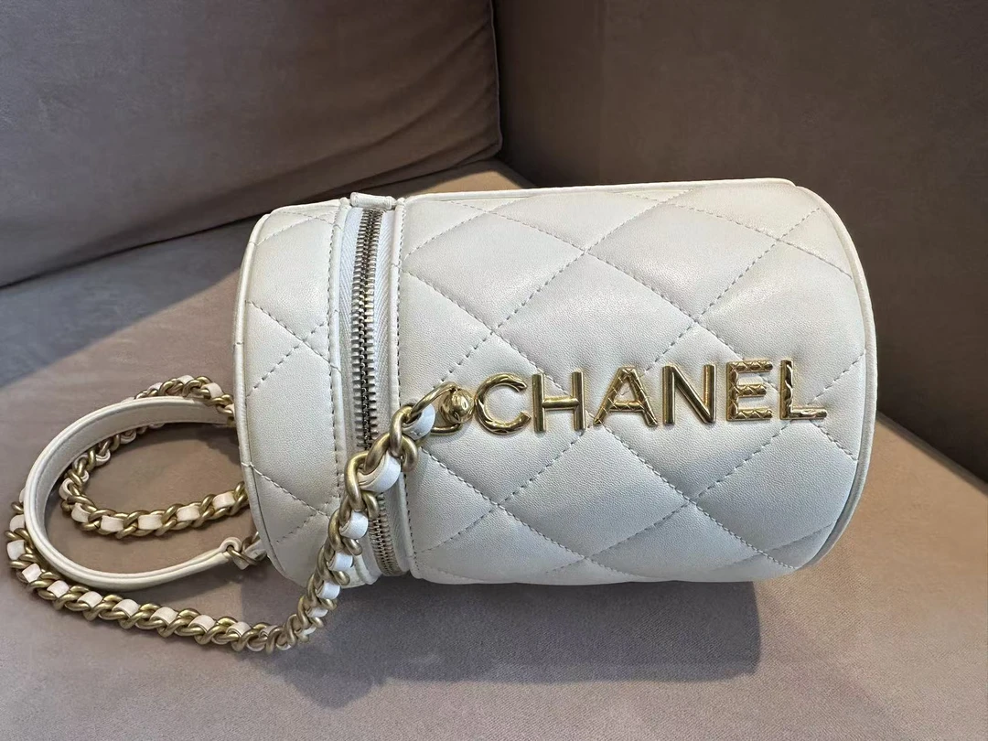 95新 Chanel/香奈儿 95新限量羊皮圆桶化妆水桶包