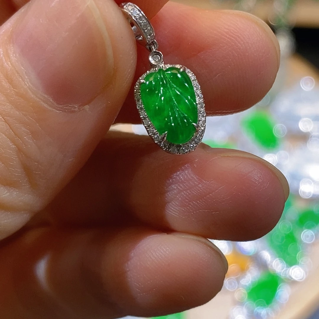 翡翠18K金镶嵌颈饰