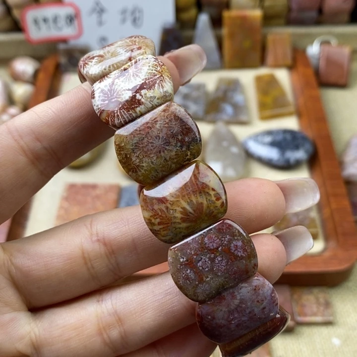 石英岩玉合金颈饰