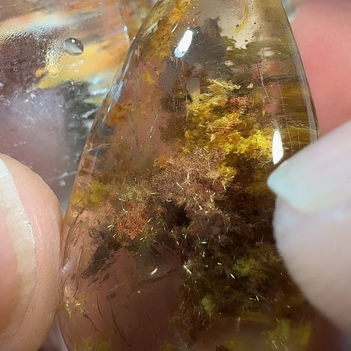 苏***城未镶嵌发晶颈饰你