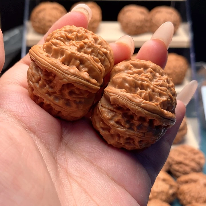 文玩核桃吊坠弹**人白狮子40