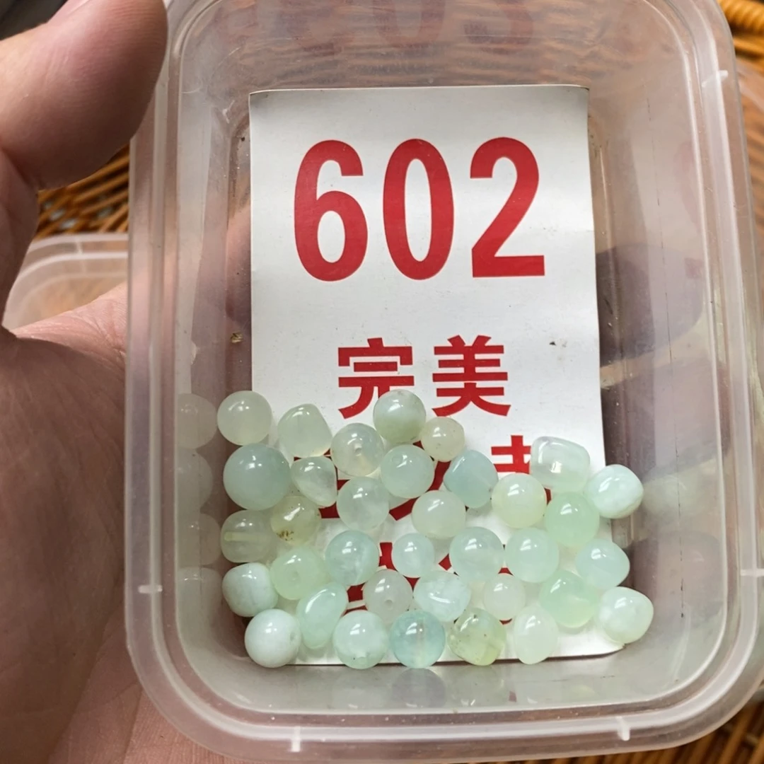 蛇纹石玉挂坠未镶嵌