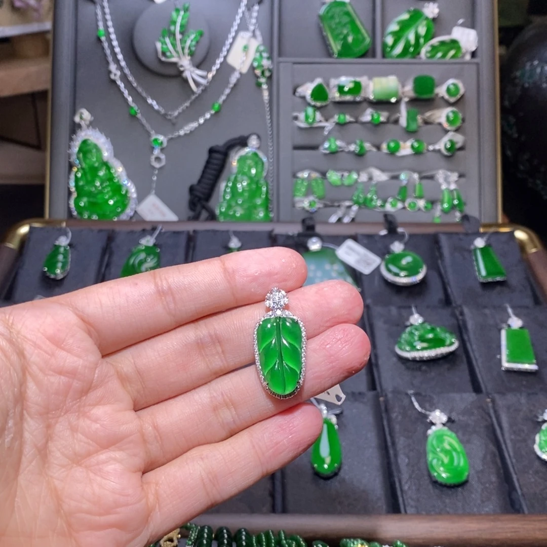 翡翠18K金镶嵌吊坠(不含链)叶子吊坠