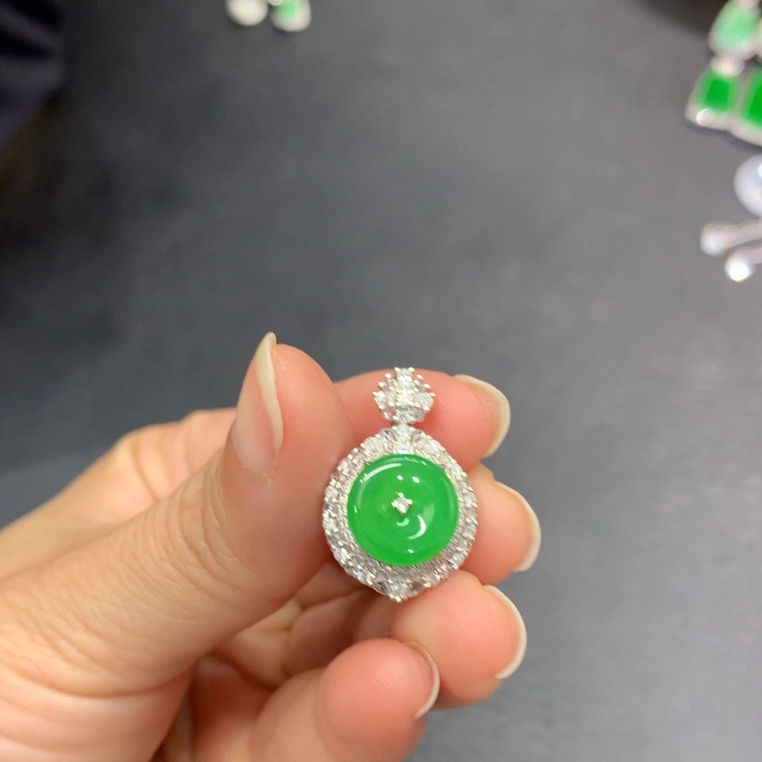吊坠(不含链)18K金镶嵌翡翠