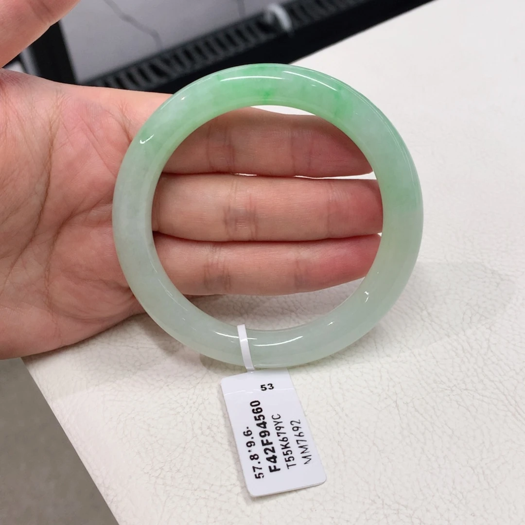 未镶嵌手镯翡翠57.8圈甜绿带阳圆条