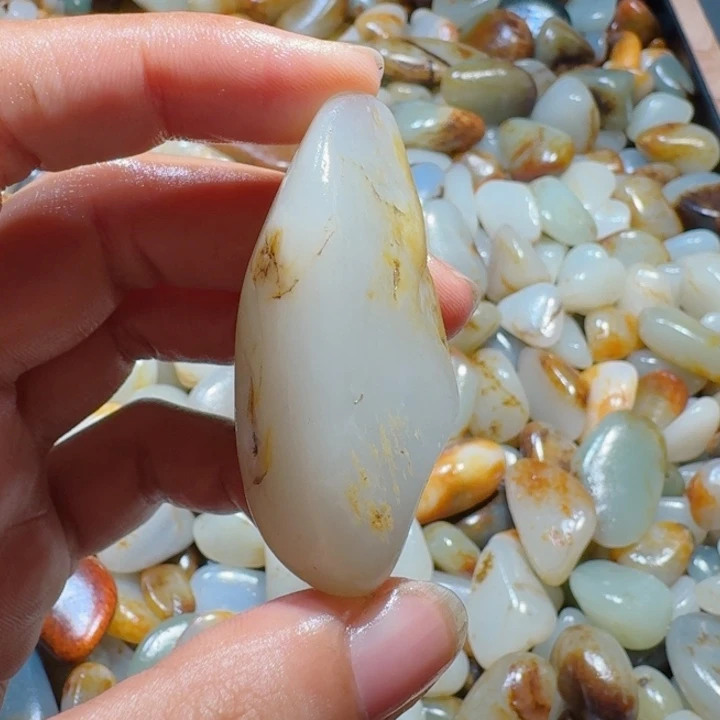 颈饰未镶嵌和田玉（糖玉）32克