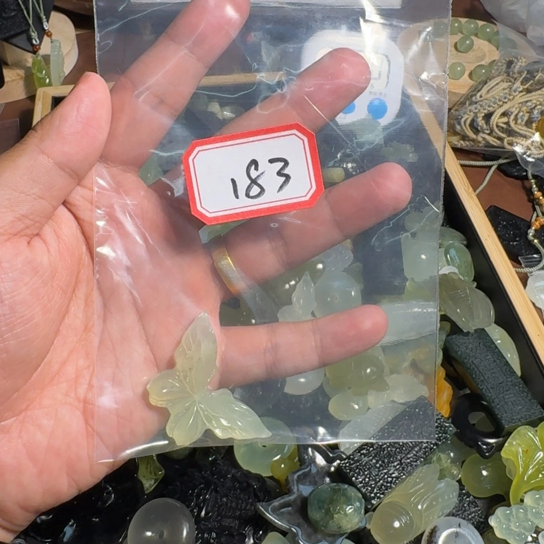 青***坊蛇纹石玉合金颈饰