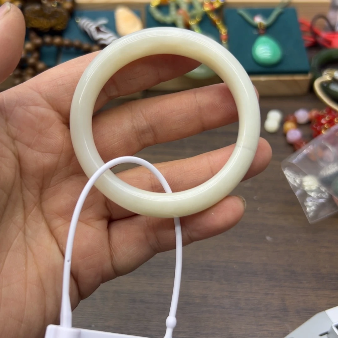 和田玉未镶嵌手镯52.2圈围011微瑕