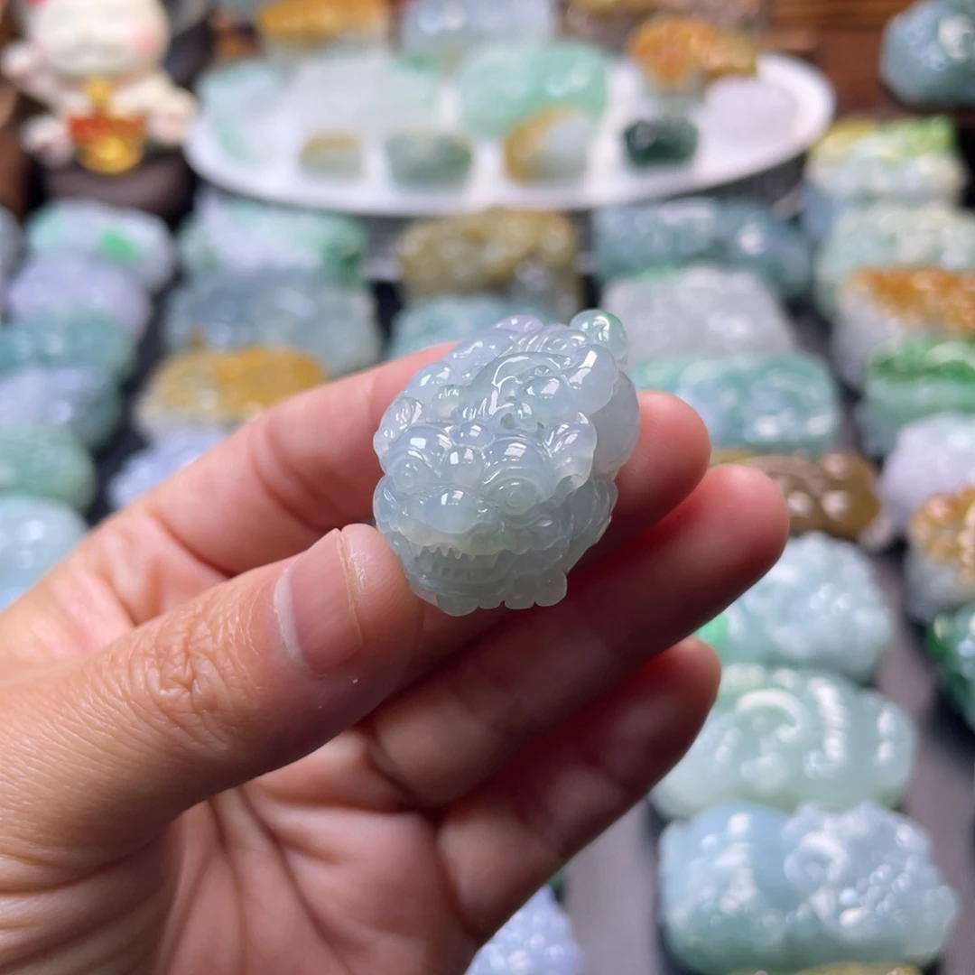 翡翠未镶嵌颈饰貔貅