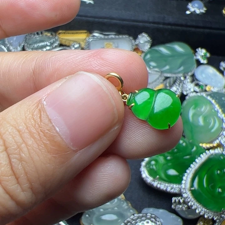 散****翡翠18K金镶嵌吊坠(不含链)