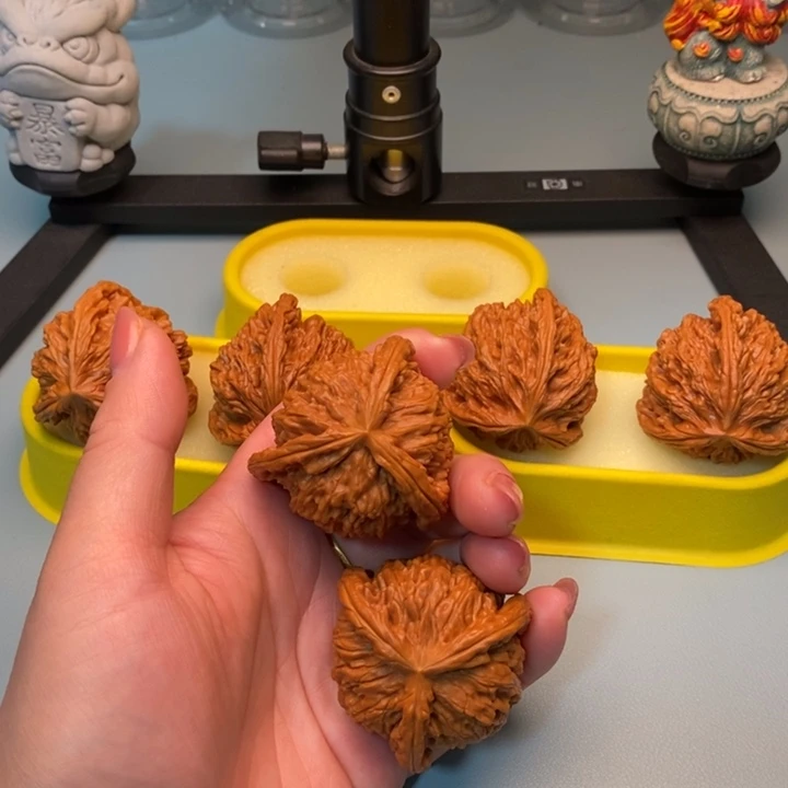 丑***怪吊坠文玩核桃45尺寸白狮子微修
