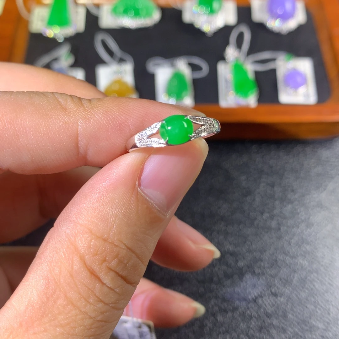 翡翠18K金镶嵌戒指翡翠