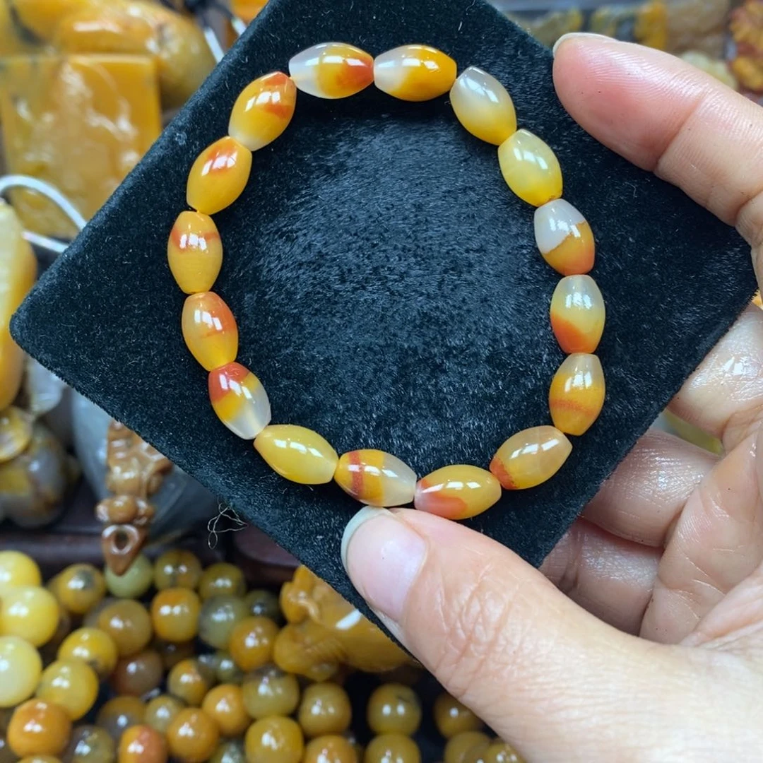 未镶嵌石英质玉（黄龙玉）颈饰